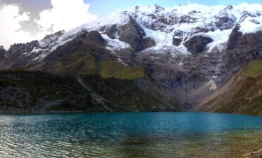Laguna Humantay tour en Cusco con vistas turquesas y montaña