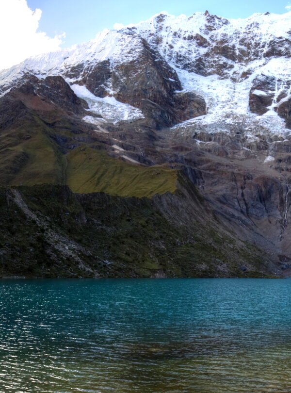 Laguna Humantay tour en Cusco con vistas turquesas y montaña