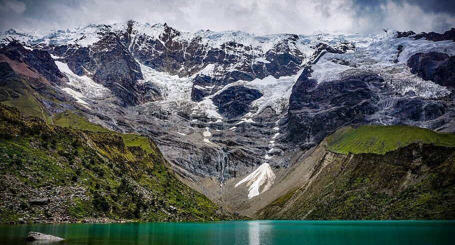 Laguna Humantay tour en Cusco con vistas turquesas y montaña